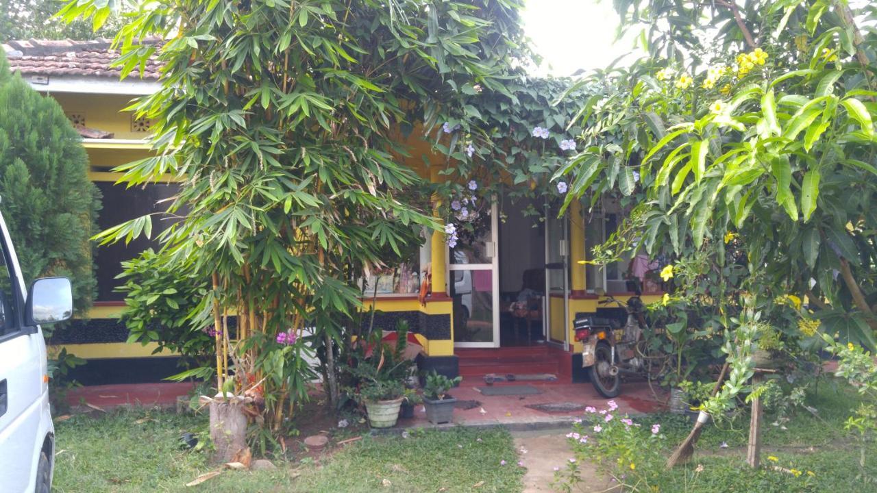 Ananda Home Stay And Restaurant Tangalle Exteriör bild